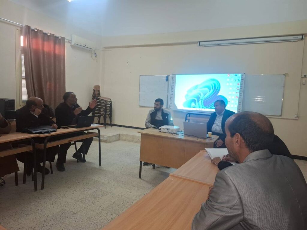 ندوة داخلية حول السبورة التفاعلية و برامج التكوين